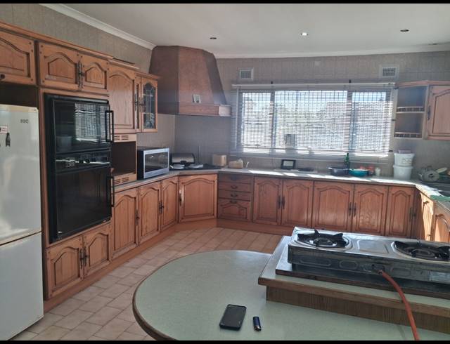 3 BEDROOM HOUSE FOR SALE IN CRAIGIEBURN